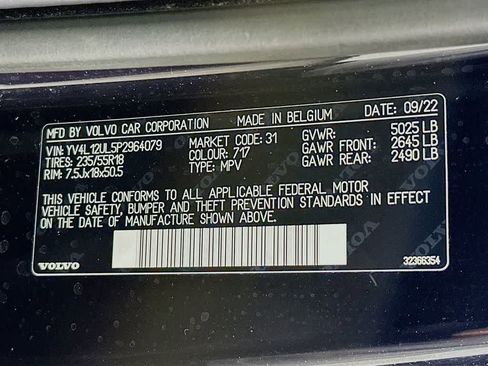 Used 2023 Volvo XC40 B5 Plus image 21