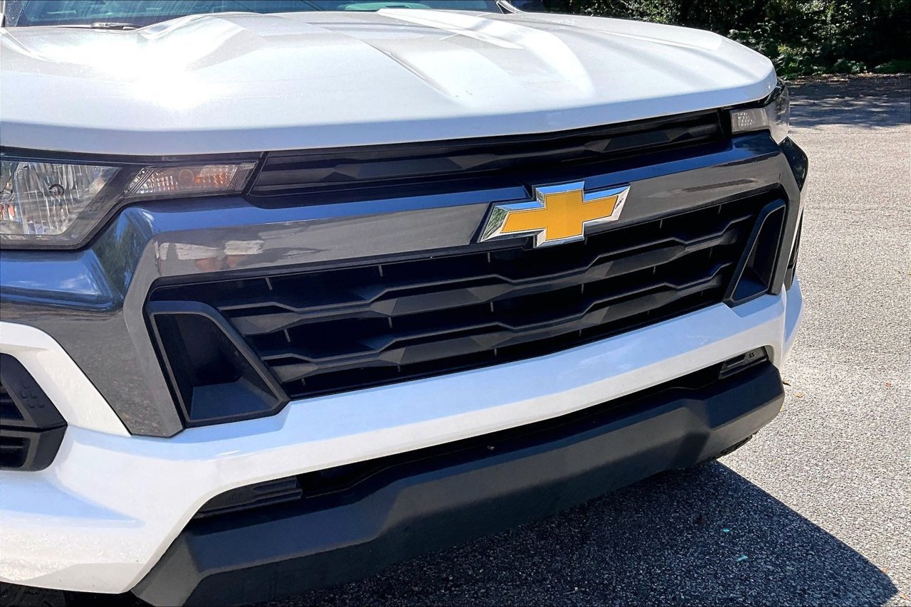Used 2023 Chevrolet Colorado LT RWD image 34