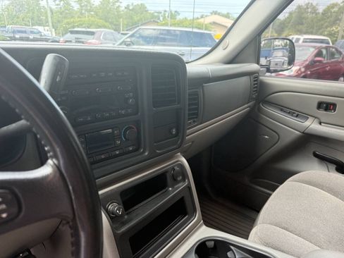 Used 2006 Chevrolet Avalanche Z71 w/ Sun And Sound Package AWD/4WD image 10