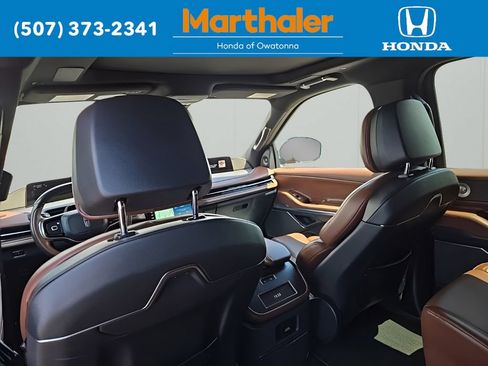 Used 2025 Lincoln Navigator Reserve AWD/4WD image 14