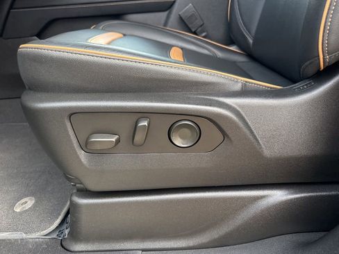 Used 2023 GMC Yukon AT4 w/ AT4 Premium Plus Package image 10