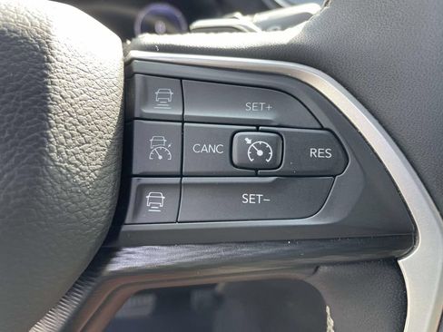 Used 2025 Jeep Grand Cherokee Altitude AWD/4WD image 19