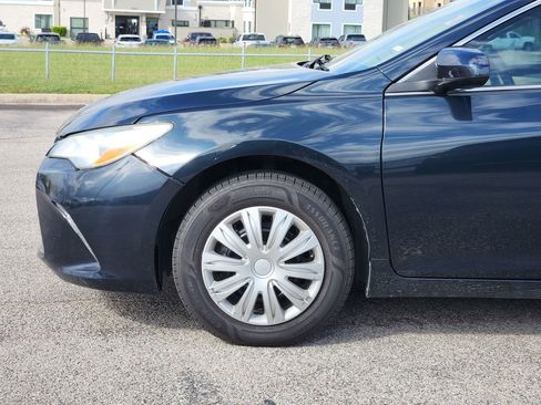Used 2015 Toyota Camry LE FWD image 6