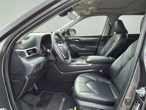 Used 2022 Toyota Highlander Limited FWD image 21