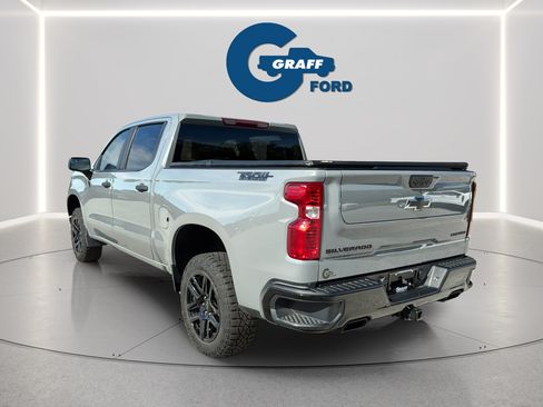 Used 2025 Chevrolet Silverado 1500 Custom Trail Boss w/ Dark Appearance Package AWD/4WD image 9