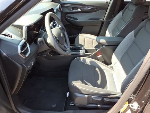 Used 2025 Chevrolet TrailBlazer LT FWD image 5