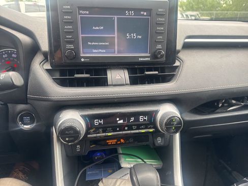 Used 2020 Toyota RAV4 XLE FWD image 30
