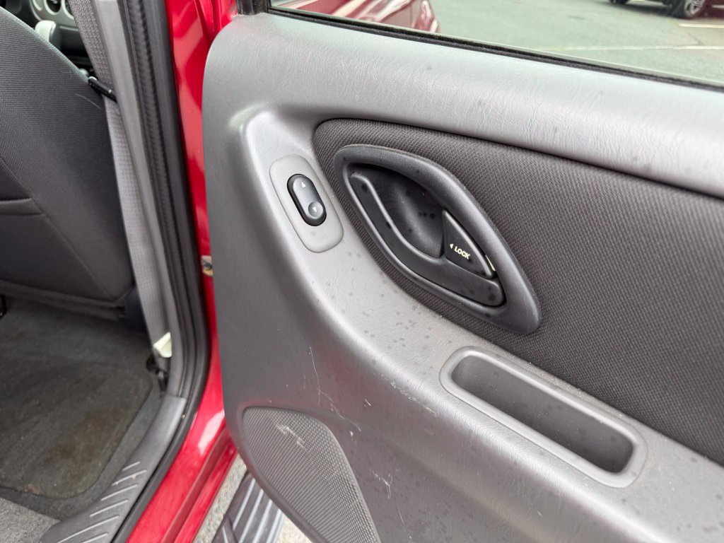 Used 2007 Ford Escape XLT FWD image 36