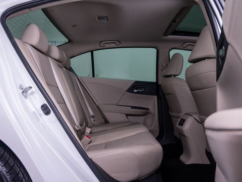 Used 2017 Honda Accord Touring image 11