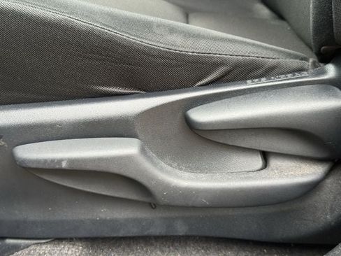 Used 2018 Toyota RAV4 LE FWD image 25