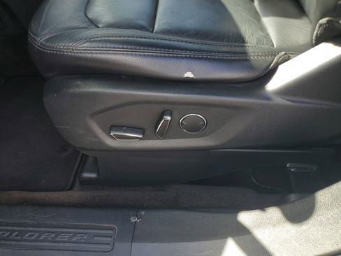 Used 2017 Ford Explorer XLT w/ Equipment Group 202A image 11