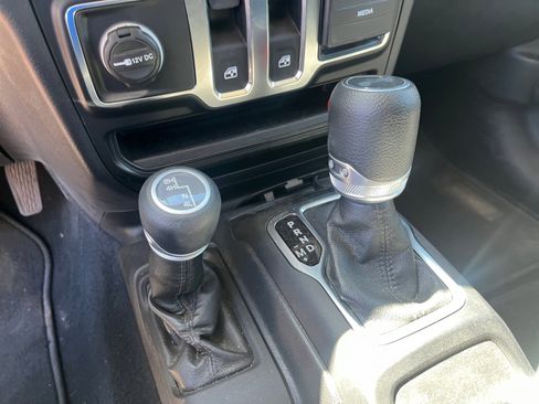 Used 2020 Jeep Wrangler Sport image 32