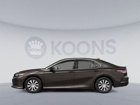 Used 2018 Toyota Camry LE FWD image 4