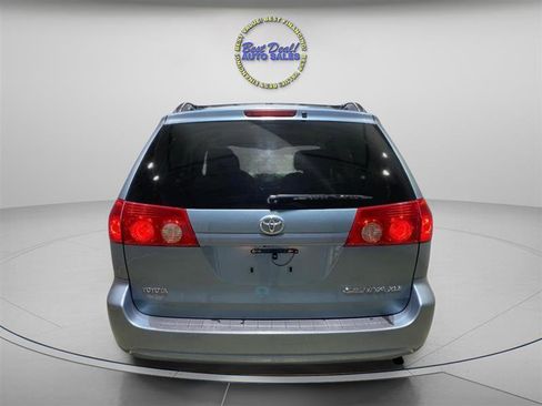 Used 2009 Toyota Sienna FWD image 3