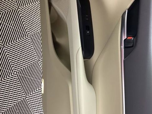 Used 2018 Toyota Camry LE image 18