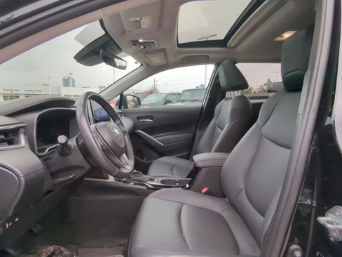 Used 2023 Toyota Corolla Cross XLE w/ Convenience Package image 13