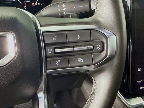Used 2025 GMC Yukon XL Denali AWD/4WD image 15