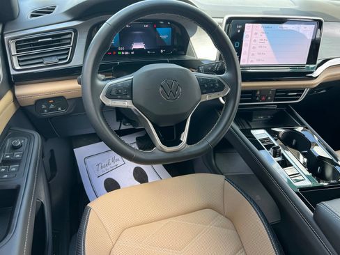Certified 2025 Volkswagen Atlas Cross Sport SE FWD image 42