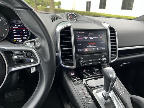Used 2018 Porsche Cayenne Platinum Edition AWD/4WD image 31