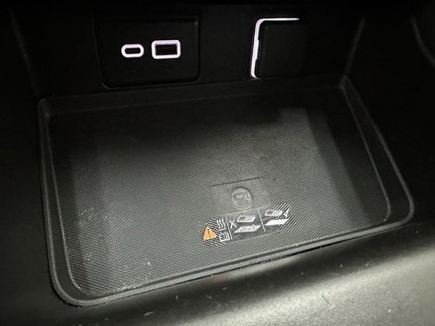 Used 2024 GMC Yukon XL SLT w/ SLT Luxury Package image 39