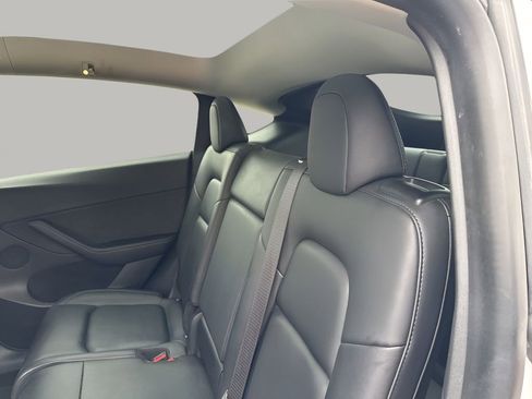 Used 2021 Tesla Model Y Long Range image 19