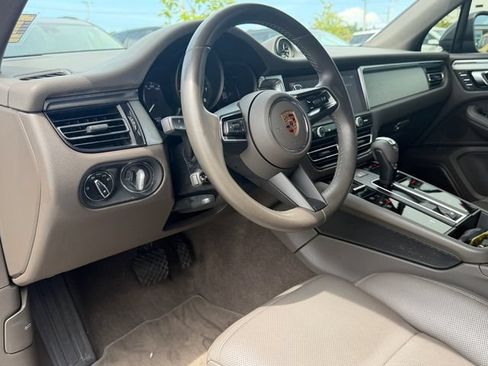 Used 2023 Porsche Macan AWD/4WD image 11