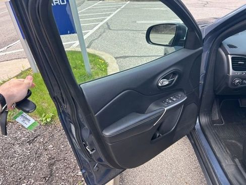 Used 2021 Jeep Cherokee Latitude Lux 80th Anniv w/ Quick Order Package 26U 80TH image 19