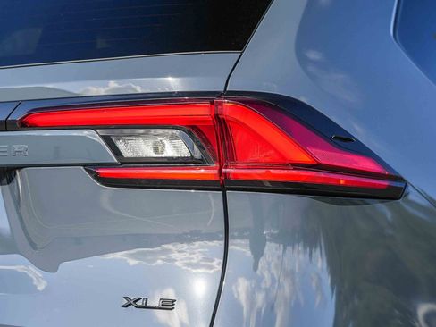 Certified 2024 Toyota Grand Highlander XLE image 11