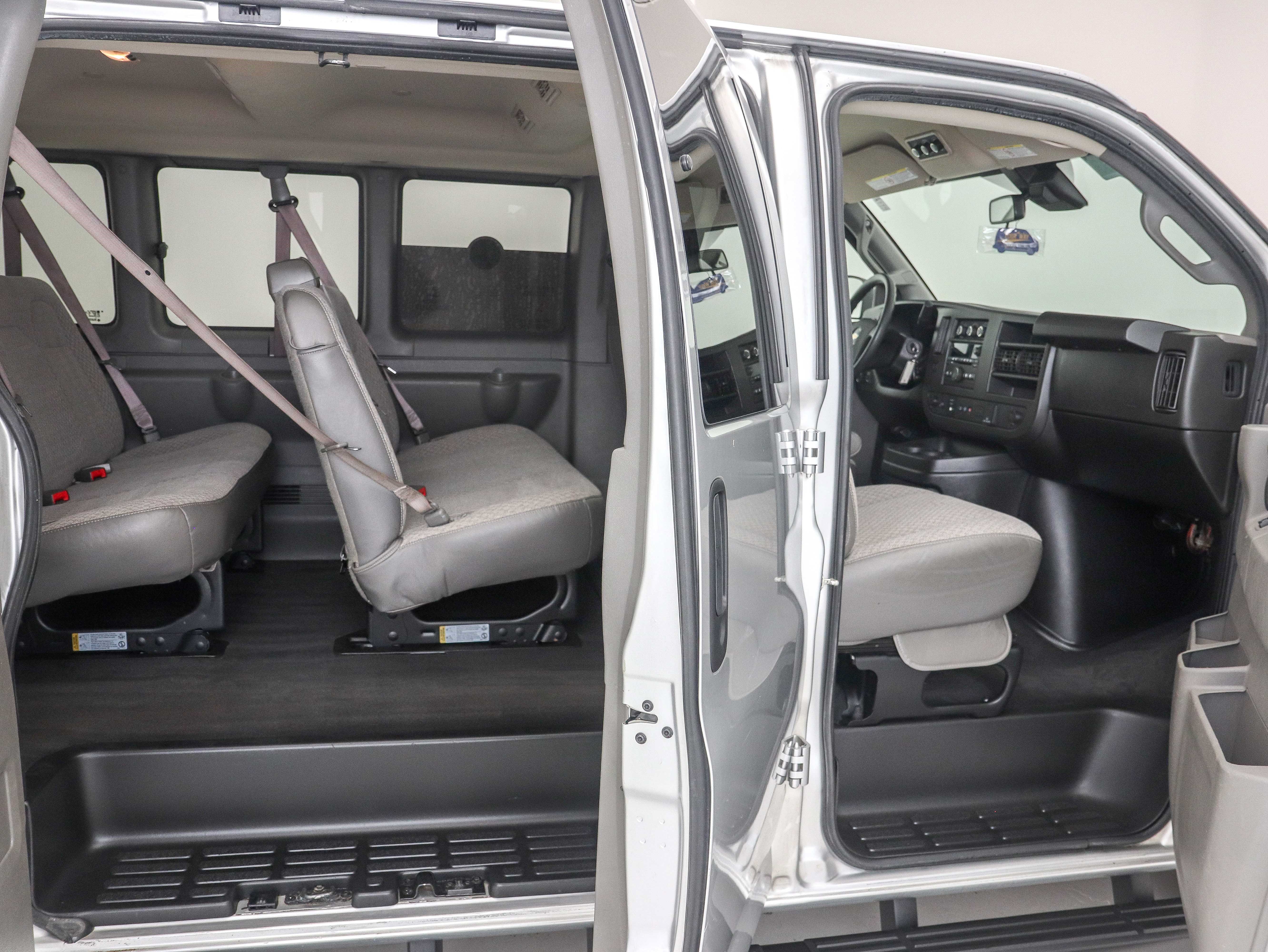 Used 2019 Chevrolet Express 3500 LT w/ LT Preferred Equipment Group RWD image 12