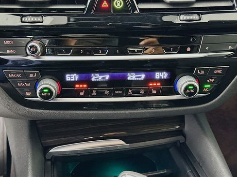 Used 2020 BMW 530e w/ Convenience Package image 16