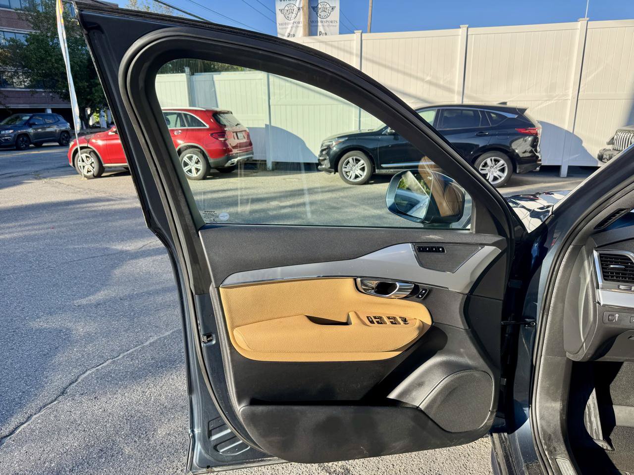 Used 2018 Volvo XC90 T5 Momentum w/ Convenience Package AWD/4WD image 15