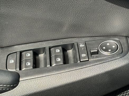 Used 2024 Kia Seltos EX FWD image 17
