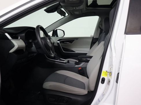 Used 2020 Toyota RAV4 XLE w/ Convenience Package AWD/4WD image 10