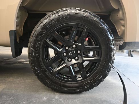 Used 2022 Chevrolet Silverado 1500 Custom Trail Boss w/ LPO, Dark Essentials Package AWD/4WD image 12