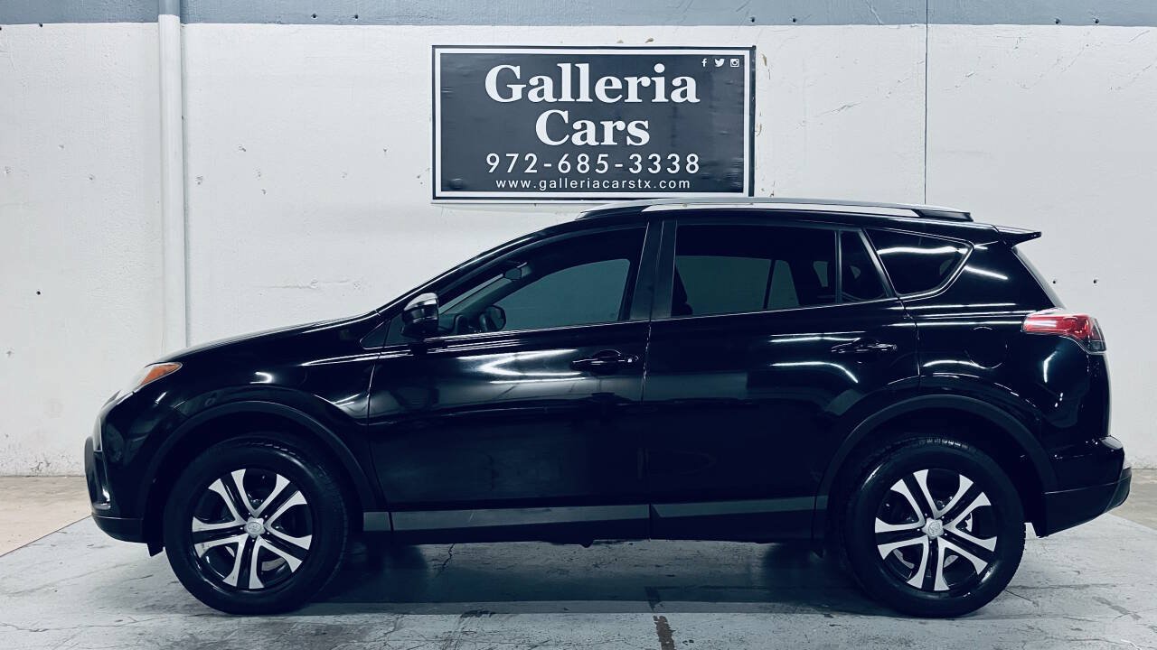 Used 2017 Toyota RAV4 LE FWD image 1