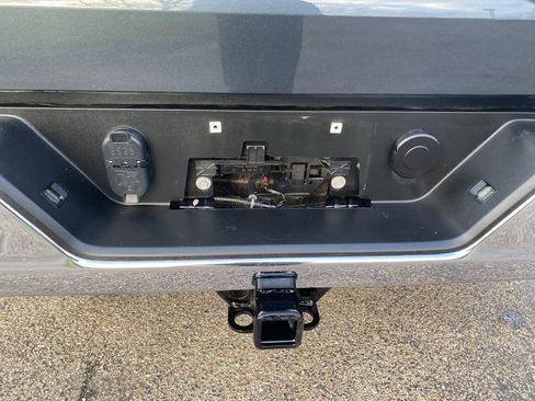 Used 2022 GMC Sierra 1500 SLE image 16