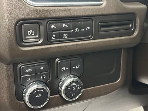 Used 2022 GMC Yukon XL SLT w/ SLT Premium Package AWD/4WD image 23