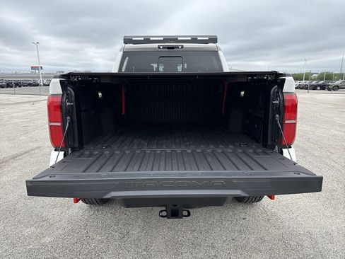 Certified 2024 Toyota Tacoma TRD Off-Road w/ TRD Off Road Upgrade Package AWD/4WD image 20