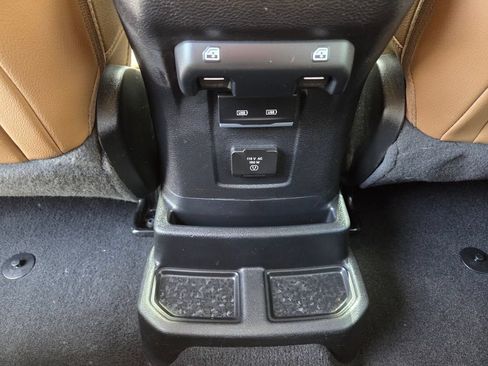 Used 2021 Jeep Wrangler Unlimited Sahara w/ Cold Weather Group AWD/4WD image 15