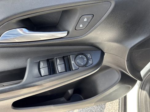 Used 2024 Buick Envista Preferred w/ Advanced Safety Package image 14