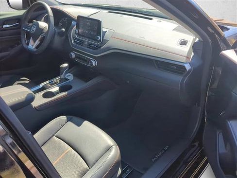 Used 2022 Nissan Altima 2.5 SR w/ Midnight Edition Package image 18