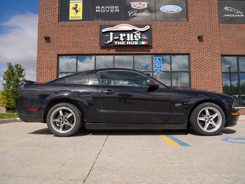 Used 2007 Ford Mustang GT image 3