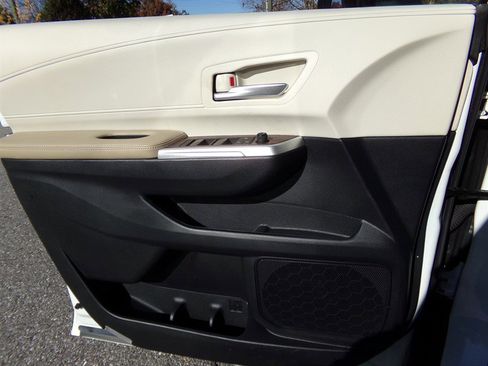 Used 2024 Toyota Sienna XLE image 54