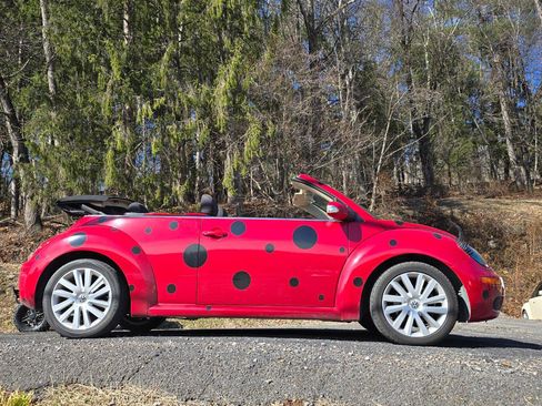 Used 2009 Volkswagen Beetle SE image 2