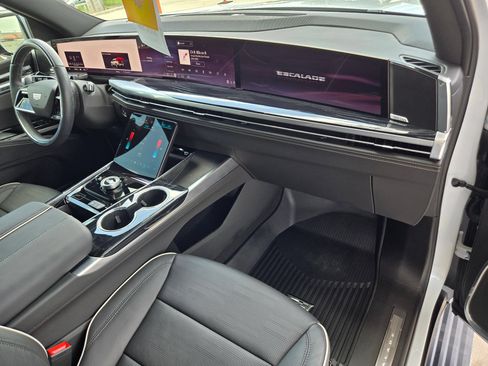 Certified 2026 Cadillac Escalade Sport AWD/4WD image 26