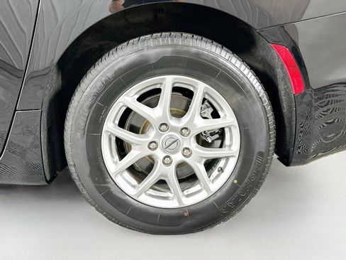 Used 2024 Chrysler Pacifica Touring-L FWD image 30