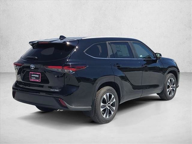 New 2026 Toyota Highlander XLE AWD/4WD image 2