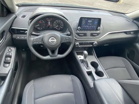 Used 2025 Nissan Altima 2.5 S FWD image 12