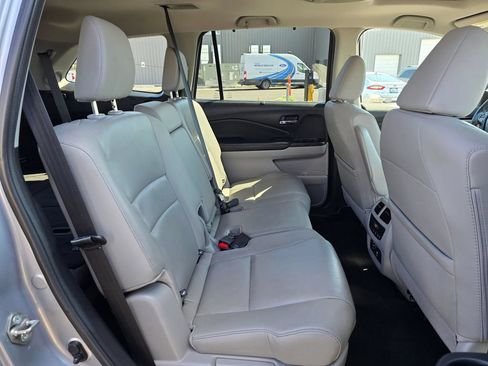 Used 2018 Honda Pilot Touring image 14