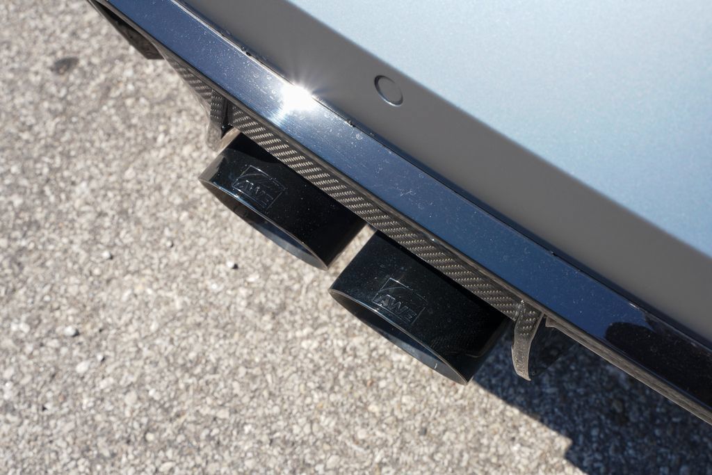Used 2025 BMW M3 w/ M Carbon Exterior Package RWD image 47